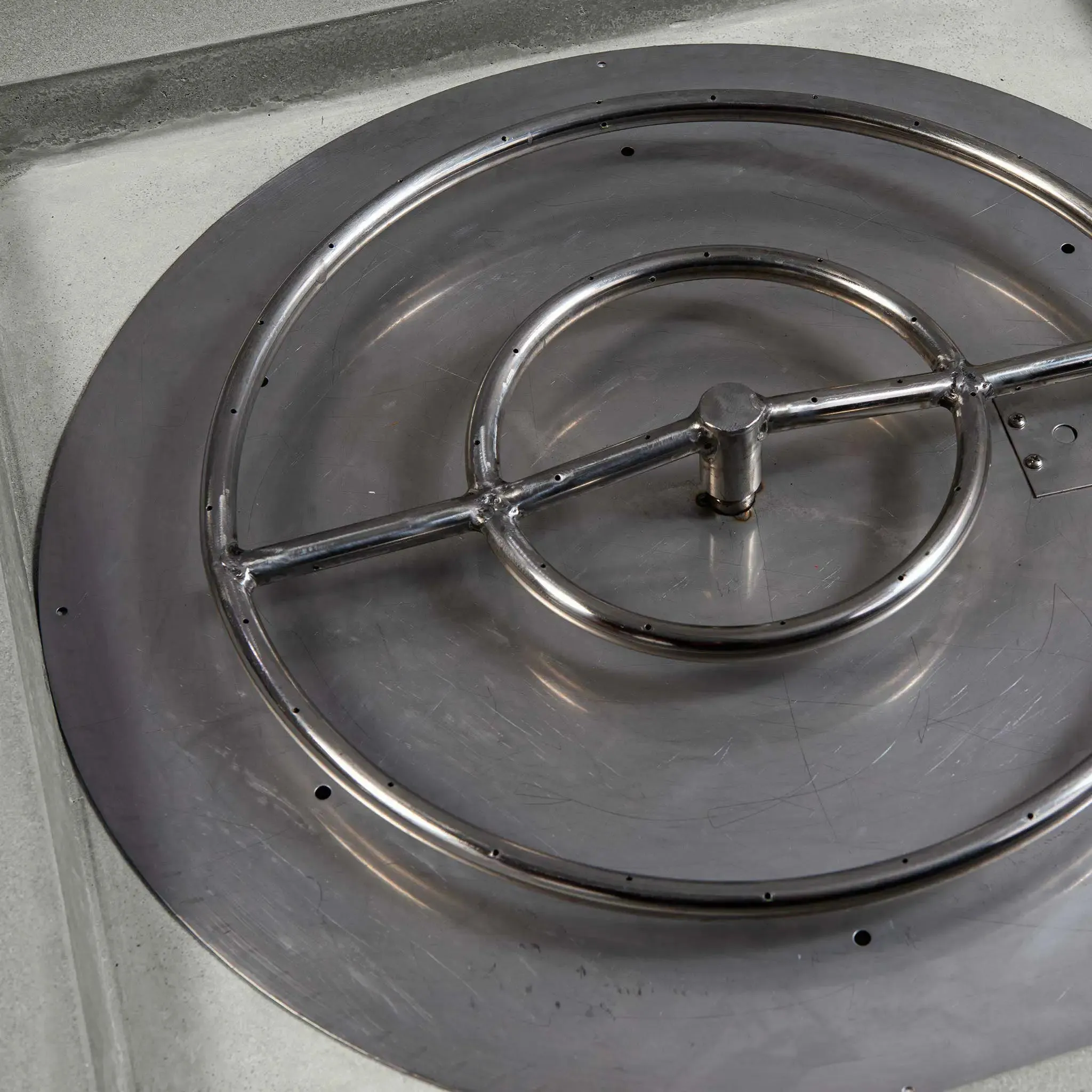 Gravity 36" W Natural Gray Square Concrete CSA Electronic Ignition High/Low Propane Gas Fire Pit - SD-FP-GRAV-363616-NATG-ELECCSAHL-LP by Starfire Designs