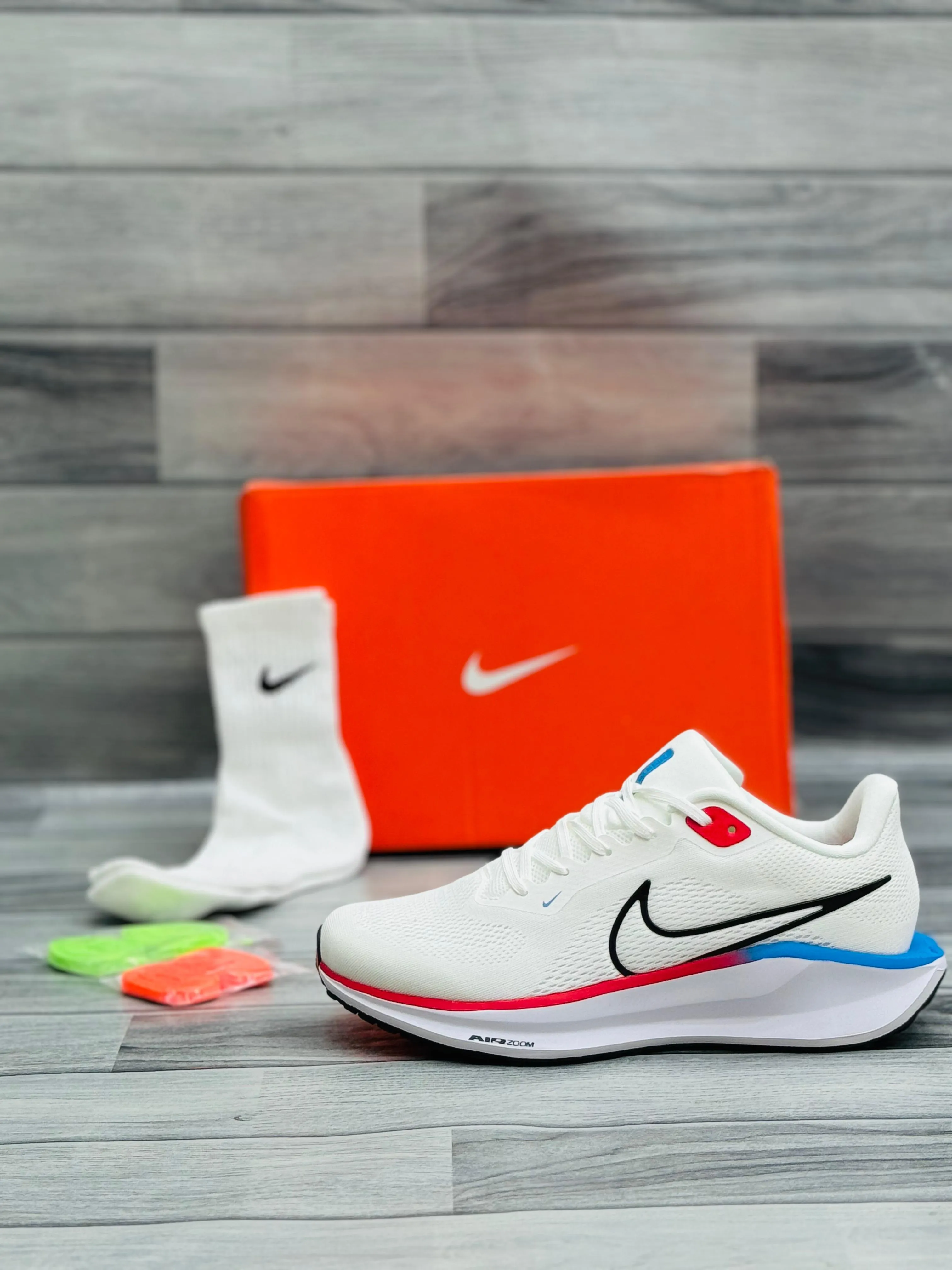 White Air Zoom Performance Running Shoes – Sleek & Lightweight
